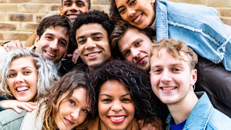 Gruppo di giovani studenti