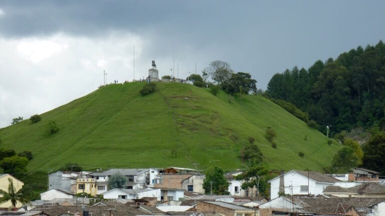 Team dell’Università del Molise studia la piramide precolombiana Morro del Tulcan in Colombia