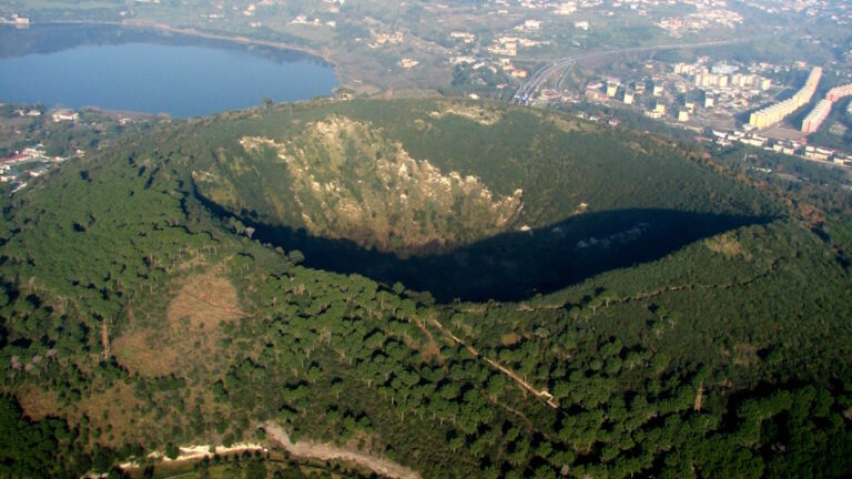 La caldera dei Campi Flegrei