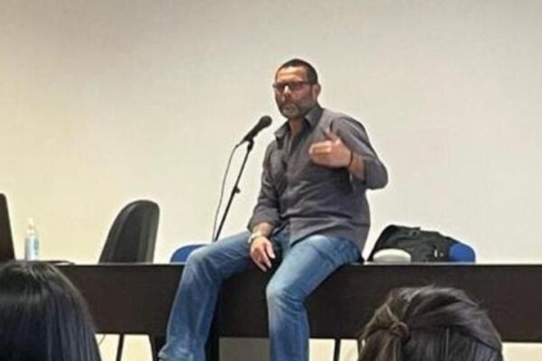 Università Suor Orsola, corso in IA generativa per il marketing del futuro Il Prof. Francesco Paolo Virnicchi