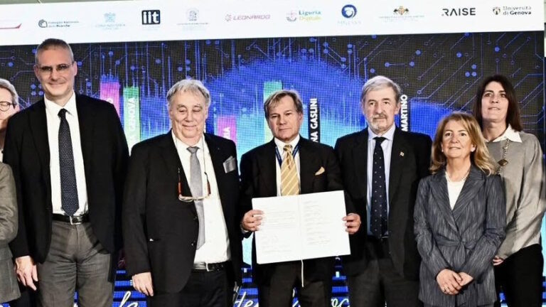 Foto di gruppo dopo la firma del protocollo di intesa