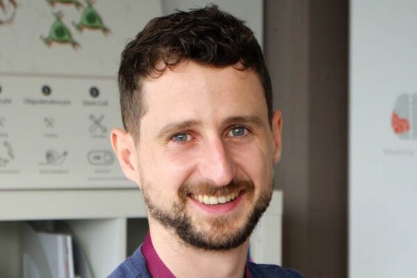 Un nuovo studio rivela il ruolo attivo degli astrociti nella sclerosi multipla Andrés Mateo Baraibar Sierra