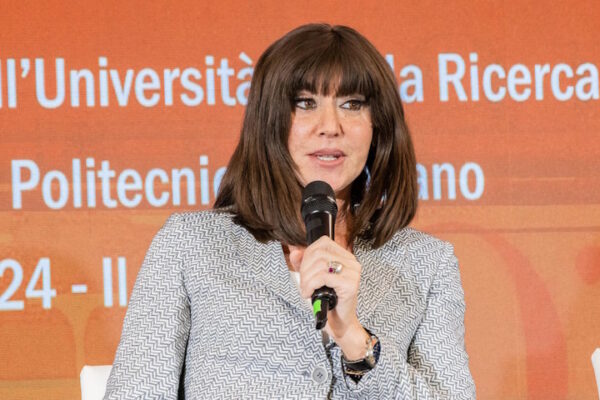 Bernini: “Università e ricerca devono creare connessioni, non barriere” La ministra dell’Università e della Ricerca, Anna Maria Bernini