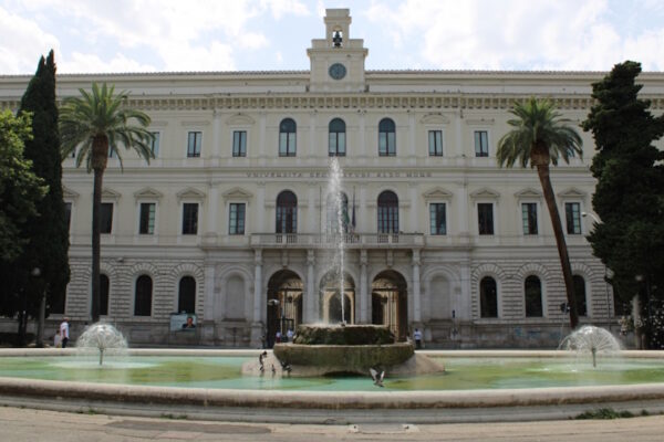 Sondaggio non autorizzato sul rettore UniBa: la smentita dell’Ateneo La sede dell’Università degli Studi di Bari Aldo Moro