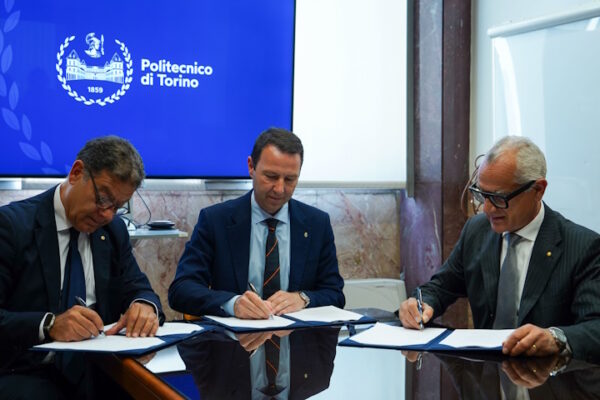 La Palazzina Geisser diventa la nuova Casa dell’ingegneria La firma dell'accordo. Nella foto Giuseppe Ferro, Stefano Paolo Corgnati, Raffaele De Donno