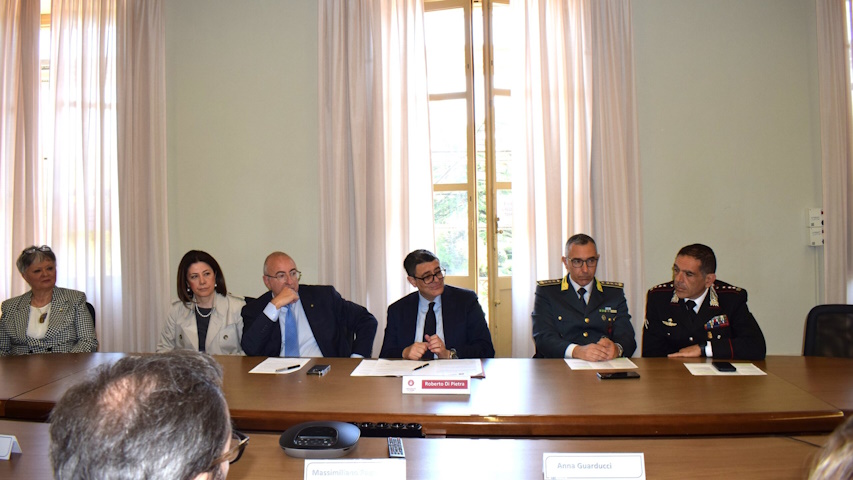 Immagina della presentazione, al centro il Magnifico Rettore Roberto Di Pietra