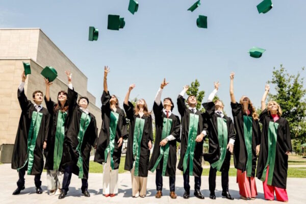 Laureati i primi studenti del corso MEDTEC School di Humanitas University e Politecnico di Milano I primi laureati del corso MEDTEC School di Humanitas University e Politecnico di Milano