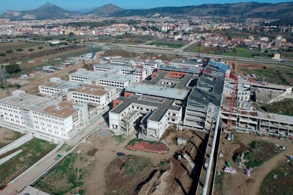 Policlinico Universitario Caserta: cronoprogramma lavori con l’Università Vanvitelli Il cantiere del Policlinico Universitario di Caserta