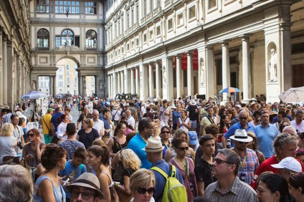 Turismo sostenibile: Università di Bergamo e Expo Osaka contro overtourism sovraffollamento di turisti a Firenze