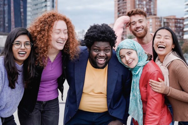 gruppo di giovani multiculturale