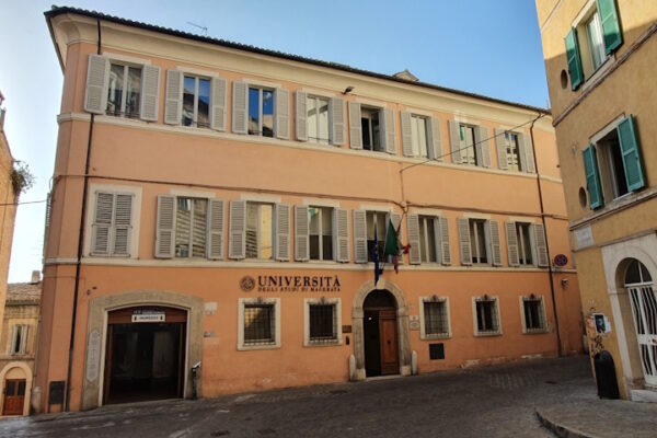 Iscrizioni all’Università di Macerata: dal 15 luglio al via per l’anno 2025/2026 La sede del rettorato dell'Università di Macerata