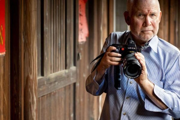 L’Università di Siena premia Steve McCurry con la laurea ad honorem Steve McCurry
