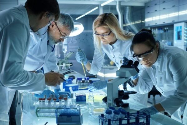 Crescono i ricercatori in Italia: pubbliche amministrazioni e università trainano la crescita ricercatori in Italia
