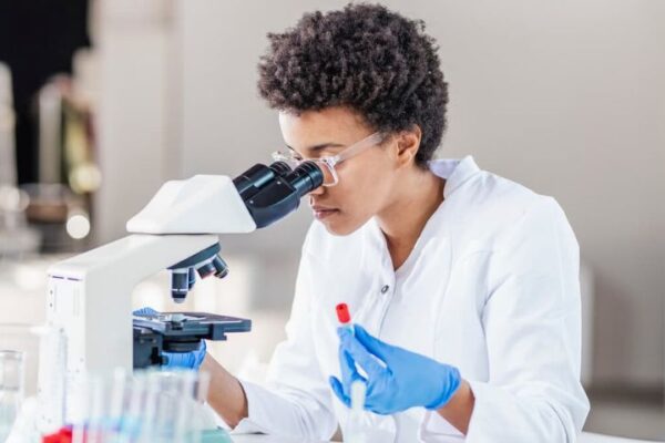 L’obesità riduce l’efficacia delle cure nel tumore al seno: lo studio dell’Università di Genova L’obesità riduce l’efficacia delle cure nel tumore al seno: lo studio dell’Università di Genova